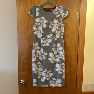 Betsey Johnson Womens Floral Dress Gray Sheath Stretch Cap Sleeve Lined Size 6